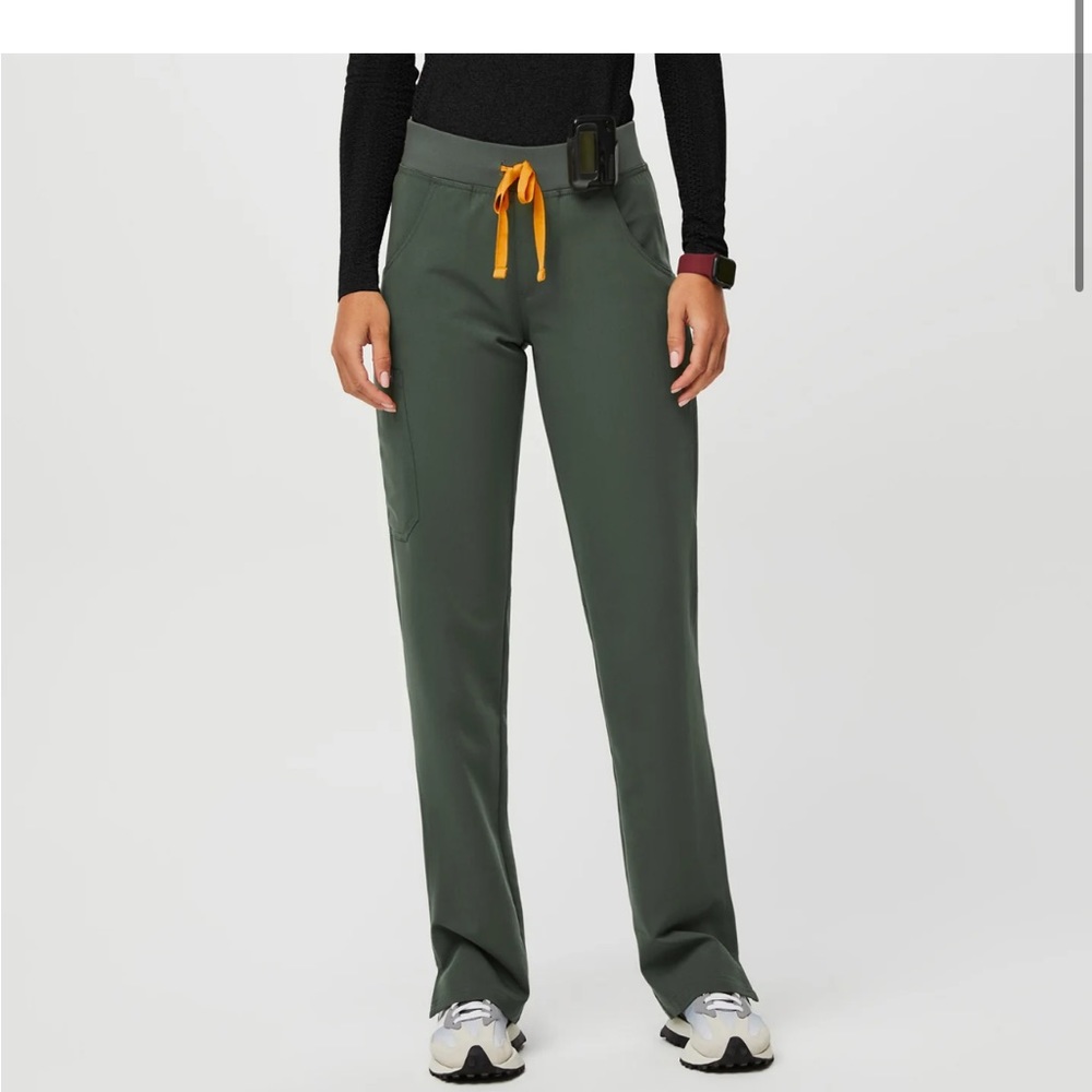 New with tags Women’s Figs Scrub Pants